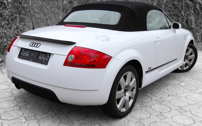 Audi TT schwarz-weiß foliert