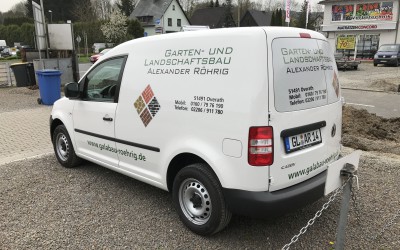 Firmenfahrzeug beschriftet